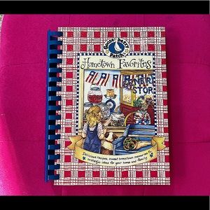2000 Gooseberry Patch Hometown fav’s cookbook